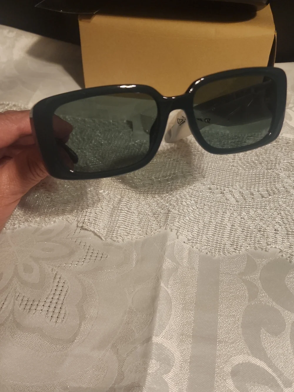 Coach Green Square Sunglasses NIB - Picture 3 of 8